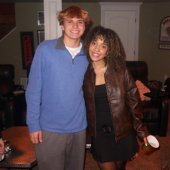 Meet your Posher, Sofia - Picture 4 of 5